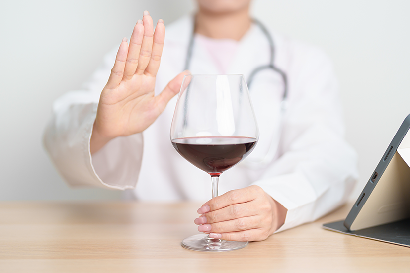 Abstinența este esențială pentru tratarea ficatului alcoolic