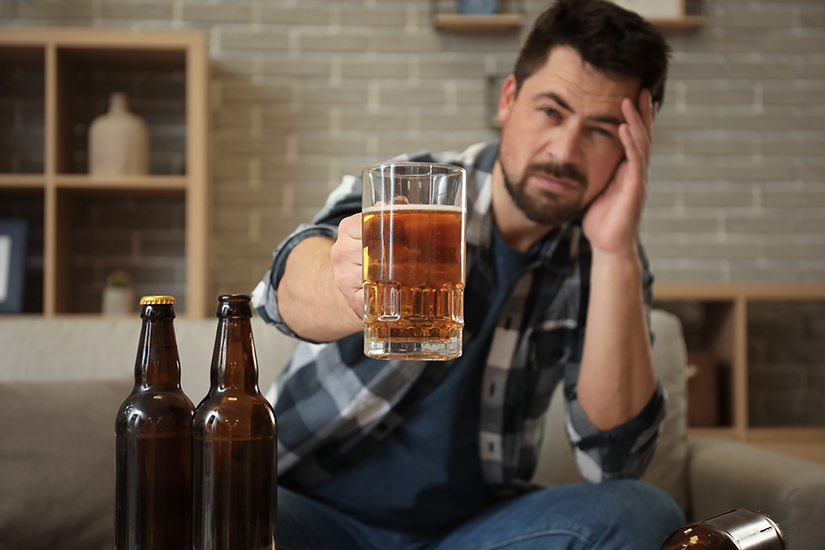 Consumul excesiv de alcool poate cauza boala ficatului alcoolic