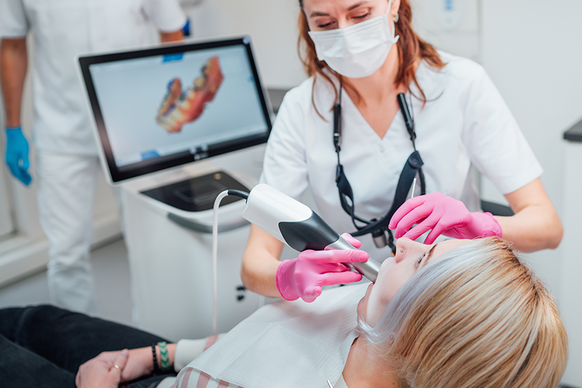 Abordare digitală a implantului dentar