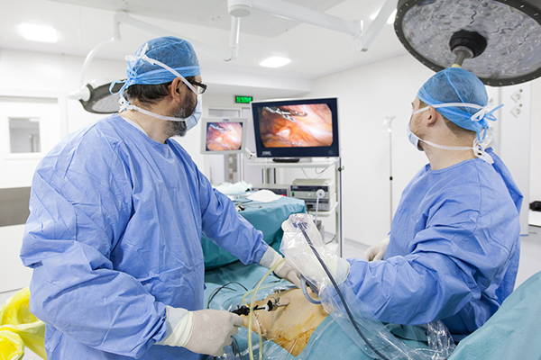 Eventratiile: cura laparoscopica cu proteza textila (plasa)
