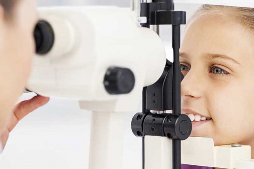 copil mic la oftalmolog